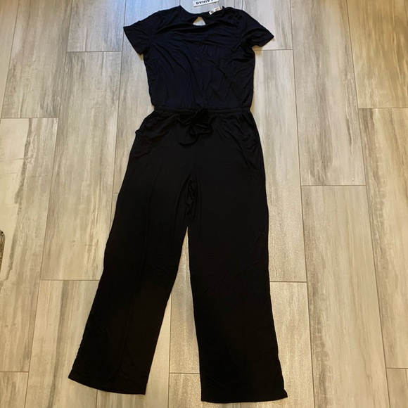NWT Lainab from Amazon Black Short Sleeve Jumpsuit with Gold tone button, size M - Picture 1 of 14